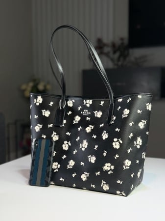 كوتش فلاورد سيتي توت