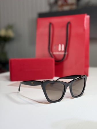 كارولينا هريرا كات اي نظارة شمسية