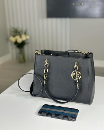 مايكل كورس صوفيا ميديم ساتشل 35H8G05T8L Sofia- اسود/ ذهبي