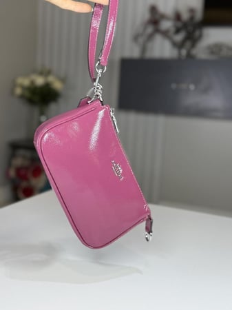 شنطة كوتش كتف نوليتا ١٩  بلون برجندي لماع  Nolita 19 coach