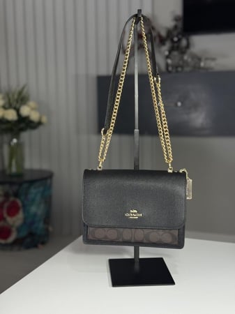 شنطة كوتش كلير سجنشر كانفاس Klare Crossbody Bag In Signature Canvas
