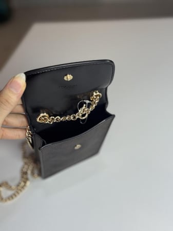 شنطة كوتش هاتف لميتد بلون بني سجنشر واسود NORTH/SOUTH PHONE CROSSBODY IN SIGNATURE CANVAS