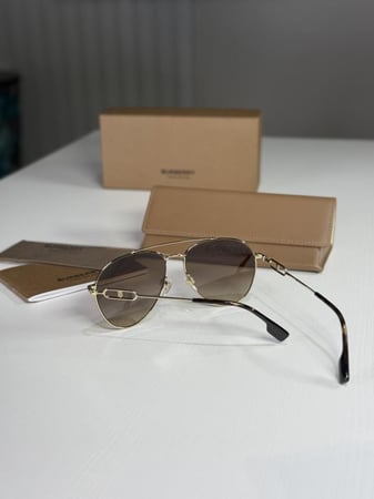 نظارة بربري براون افيتور بفريم معدن خفيف مزين بشعار بربري BT  Burberry B3128 1109/13 Gafas