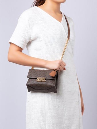 شنطة cece  سمول كروس بودي - بني سجنشر/ ذهبي