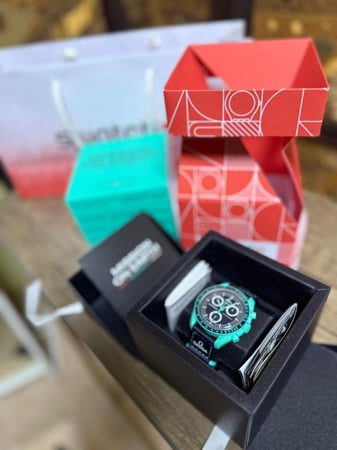 ساعة سواتش اوميغا  على الطلب محجوزه