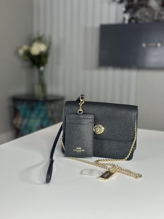 شنطة bowery coach F31387 كوتش بوري كروس بودي كلاسيك مع كارد هولدر - اسود/ ذهبي