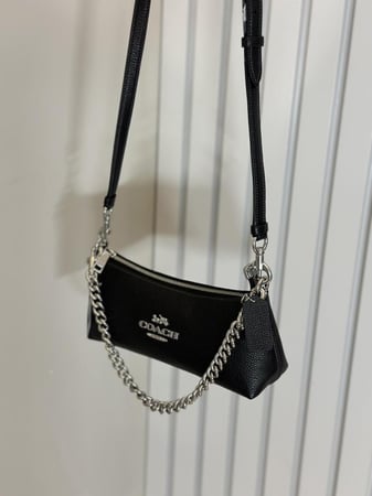 شنطة كتف كوتش charlotte بجلد اسود