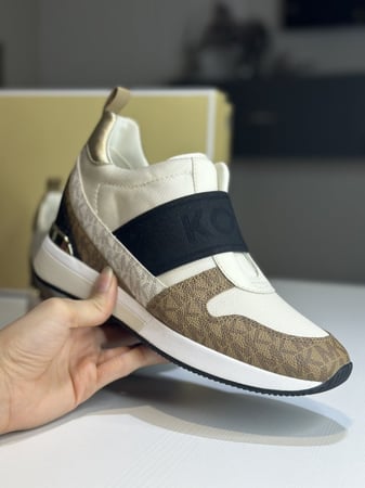 مايكل كورس شوز بدون خيوط