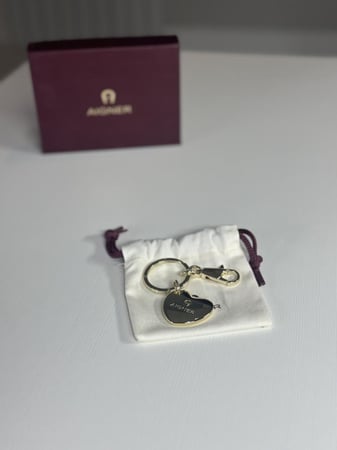 ميداليه اجنر قلب ذهبي - لوجو