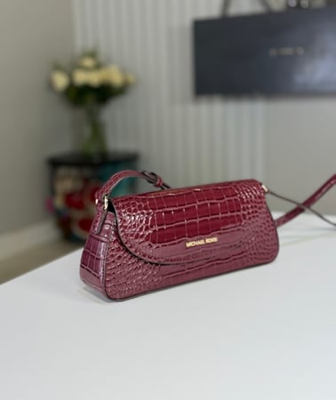 مايكل كورس كروس بودي كاتيا ميديم برجندي Michael Kors Katya Medium Flap Crossbody in Oxblood