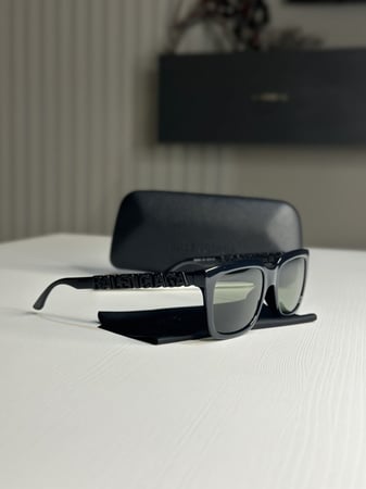 بالنسياغا نظارة نسائيه - اسود