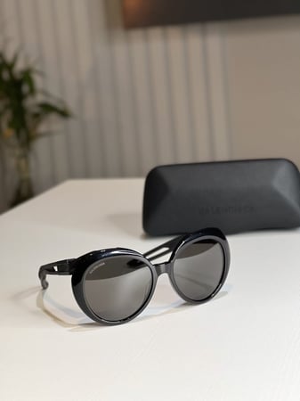 بنظارة بالنسياقا فريم اسود درجتين