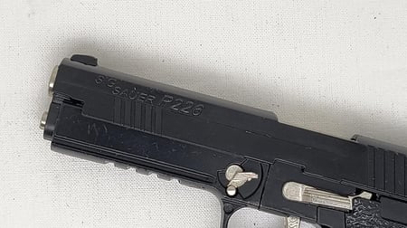 مسدس حديد كامل اسود زينه لايرمي VIP قابل الفك والتركيبP