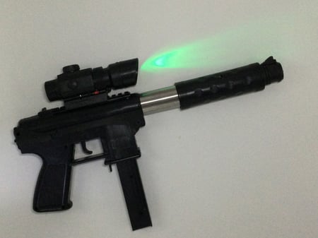 بندقيه خرز كبير مع ليزر وكشاف سيفتي