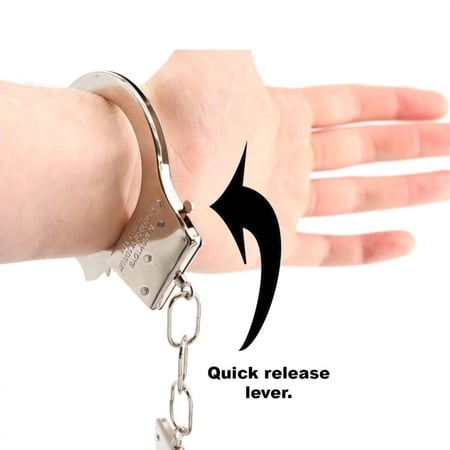 اصفاد معدنيه بمفتاح