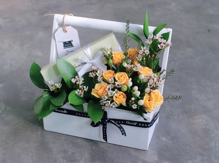 بوكس ورد فاصلة كن سعيد - أصفر