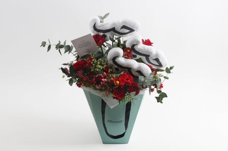 باقة ورد حمراء لعيد الحب