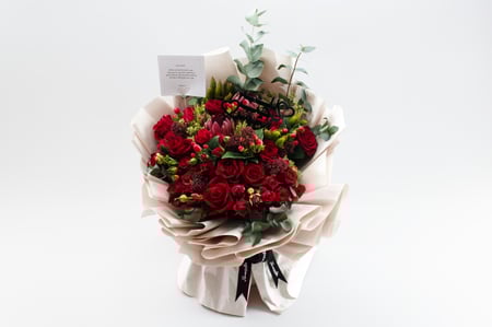 باقة ورد احمر كبيرة
