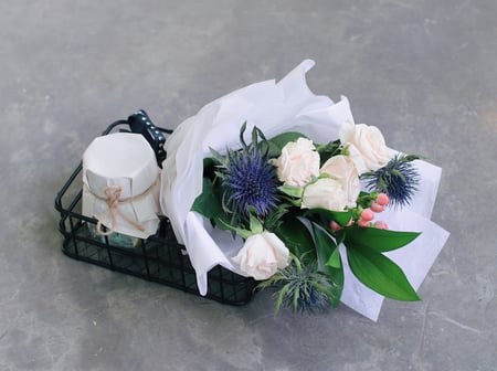 باقة ورد فاصلة كل الشكر