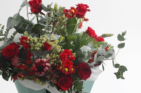 حقيبة ورد احمر