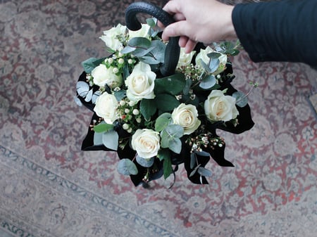 فاصلة مظلة الورد - أبيض