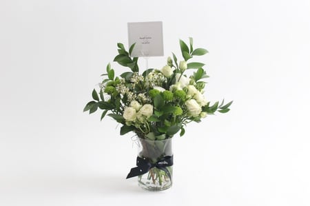 فازة ورد ابيض