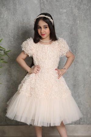 فستان  بناتي لون بيج