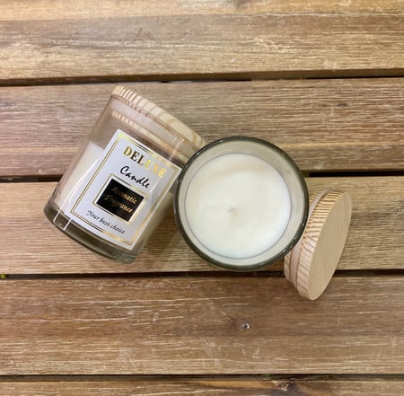 شمعة بتنسيق الورد المجفف