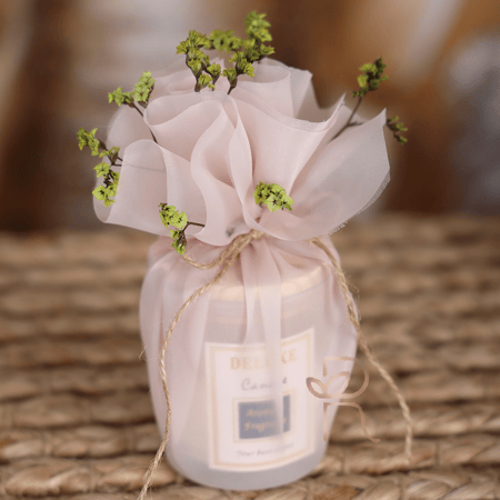 شمعة بتنسيق الورد المجفف