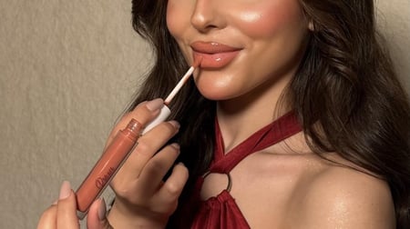 Strike lipgloss