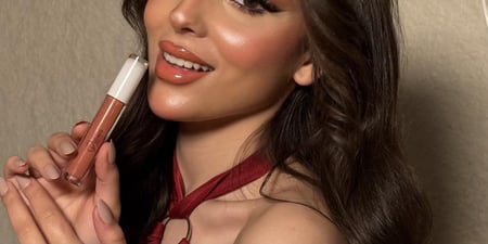 Strike lipgloss
