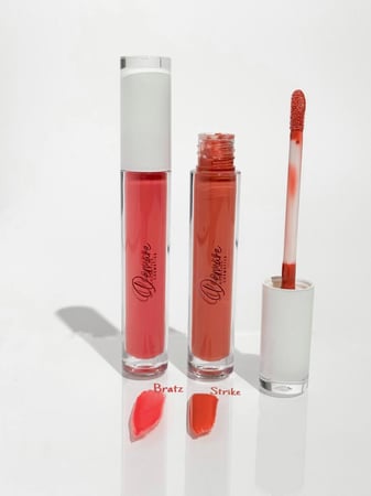 Strike lipgloss