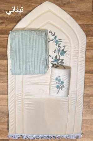 طقم زهور الندى