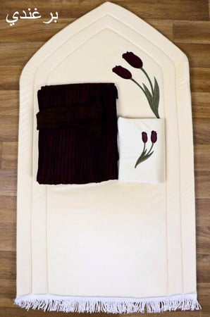 طقم صلاة زهرة التوليب بتنسيق فخم وجاهز للإهداء