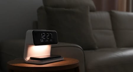 ساعه رقمية مع مصباح وشاحن لاسلكي
