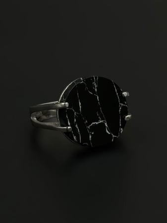 ماركينا | خاتم ملكي مقبض دائري فضة عيار 925 - أسود معرق