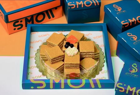 قطع كيكة العسل