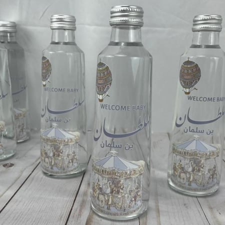 قارورة ماء زجاج