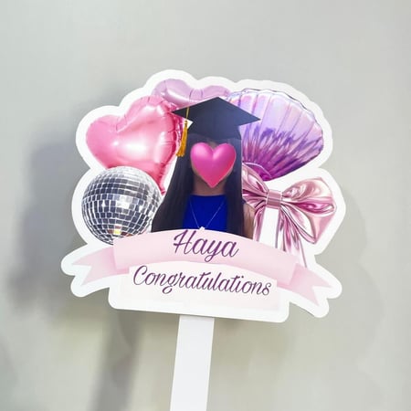 لوحة الخريجة