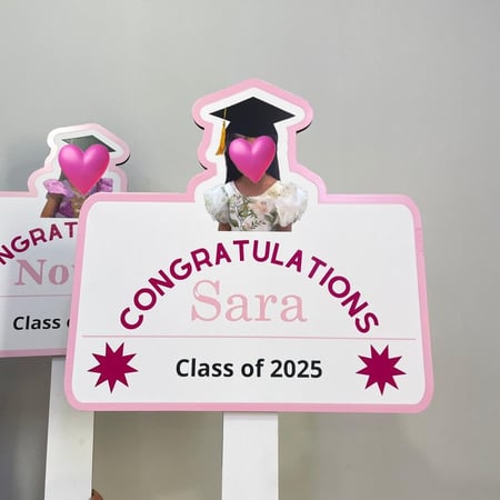 لوحة الخريجة