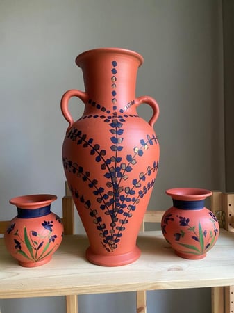 رسم على فازة