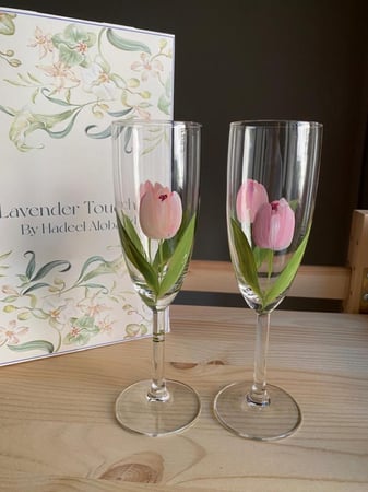 كأسان زجاج تصميم توليب زهري