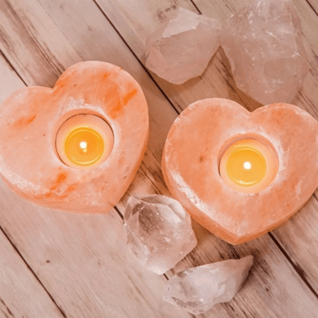 حامل شموع من ملح الهيمالايا شكل القلب