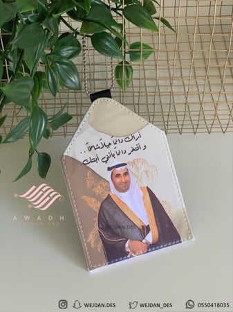 تعليقة بصورة شخصية  .