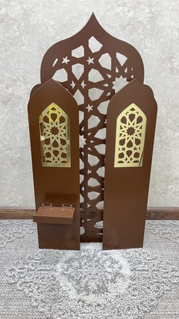 منظم سجاد للصلاة بني