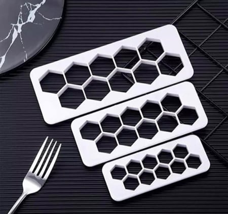 قطاعة عجين السكر / قطاعات تزيين / قطاعه اشكال ( 3 قطع احجام مختلفه )