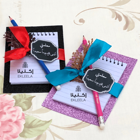 توزيعات يوم المعلم / توزيعات نوته مع قلم رصاص ( 12 قطعه )