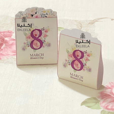 توزيعات بثيم ورقي عن اليوم العالمي للمرأه مع تعبيه ( 12 قطعه )