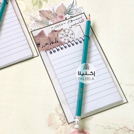 توزيعات نوت و قلم رصاص مع ثيم ورقي عن يوم التأسيس( 12 قطعه )