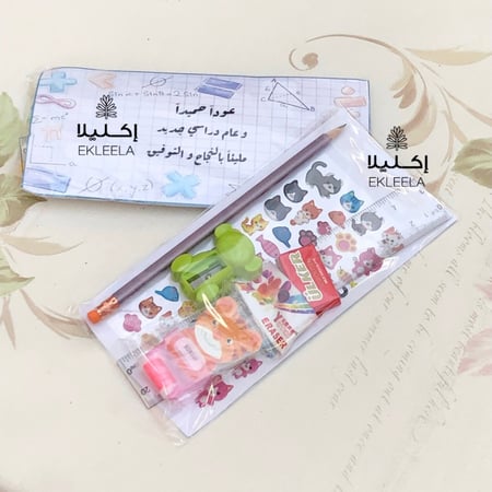 توزيعات مع ثيم ورقي عن العوده للمدرسه ( 12 قطعه )